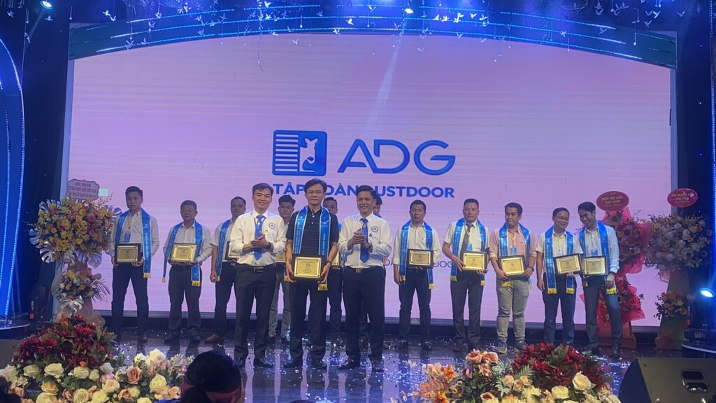 Cua-cuon-nan-austdoor-saoviet