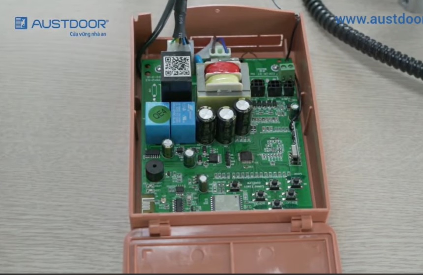 hop-dieu-khien-austdoor-aa806-dung-cho-motor-s