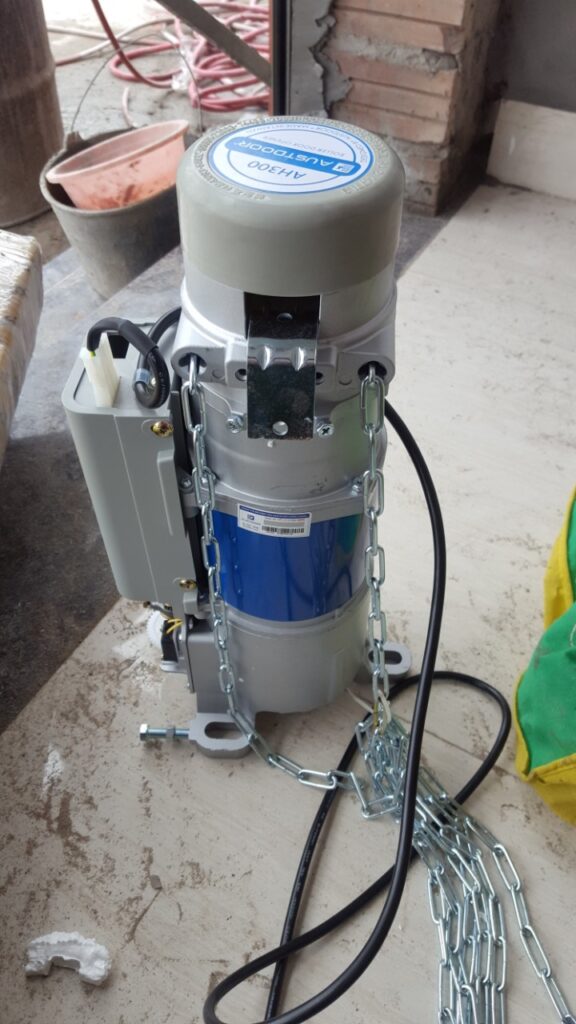 motor_cua_cuon_austdoor_ah300a_03