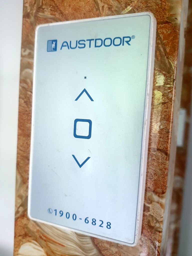 nut_bam_am_tuong_cua_cuon_austdoor_moi_--04