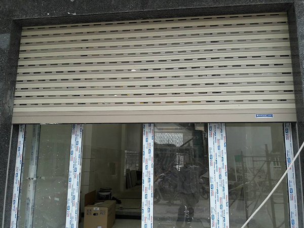 Cửa cuốn Austdoor Long An mẫu giá cả kỹ thuật Saodoor - Giải pháp tối ưu cho không gian của bạn