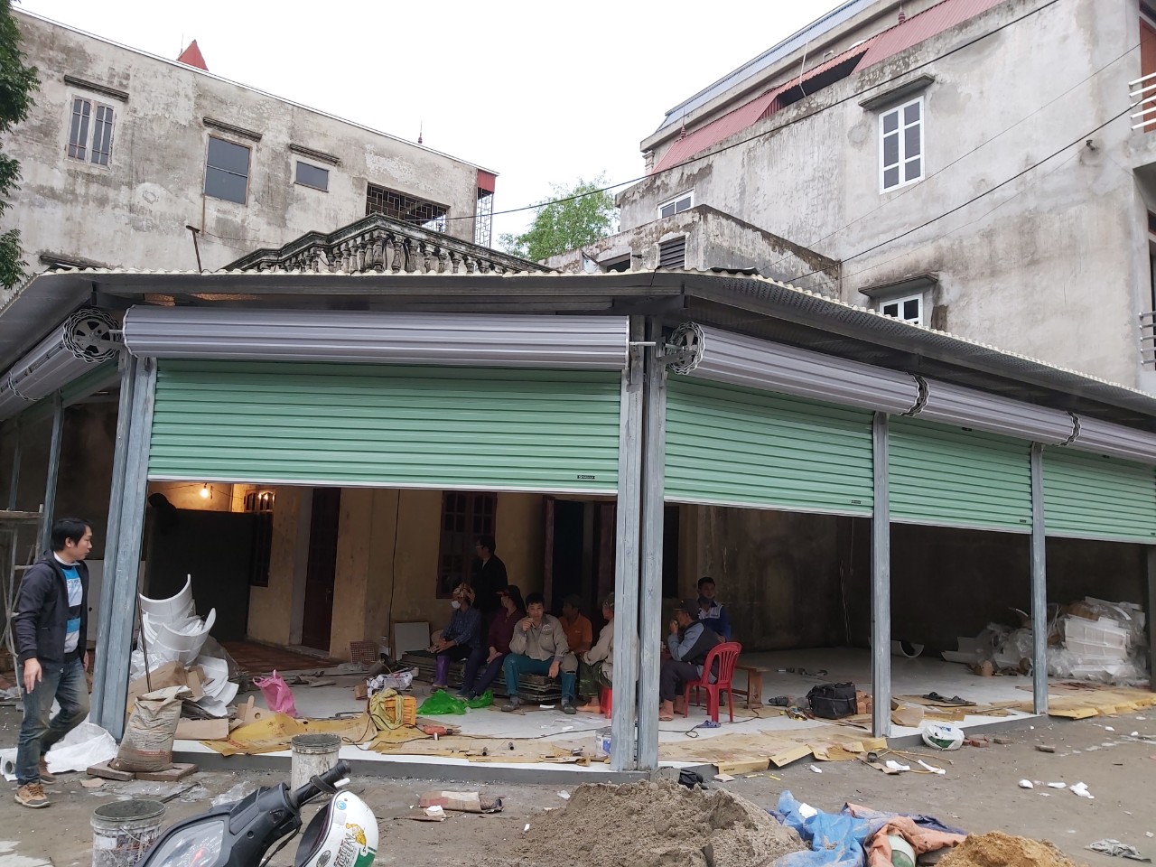Cửa cuốn kéo tay – Giải pháp an toàn, tiện lợi cho nhà bạn