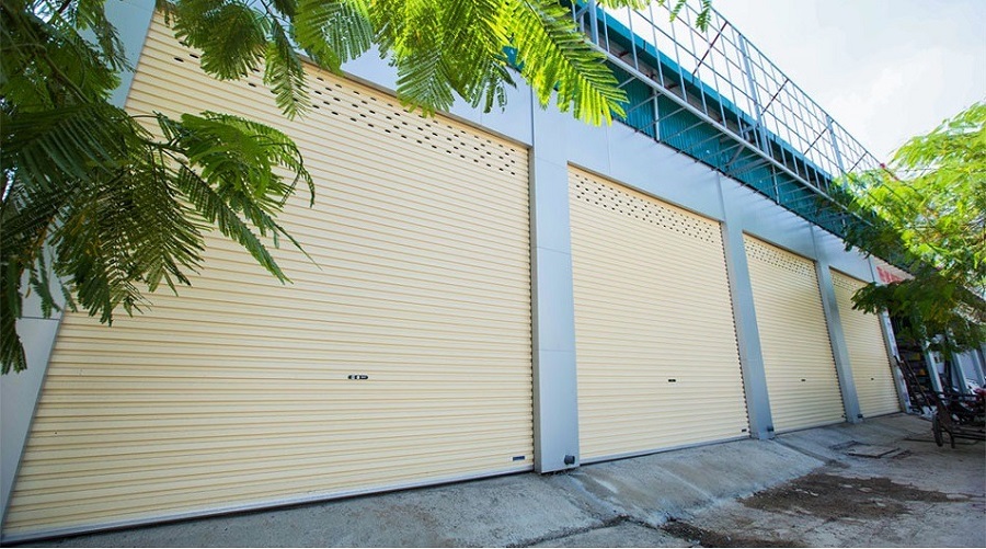 Cửa cuốn kéo tay – Giải pháp an toàn, tiện lợi cho nhà bạn