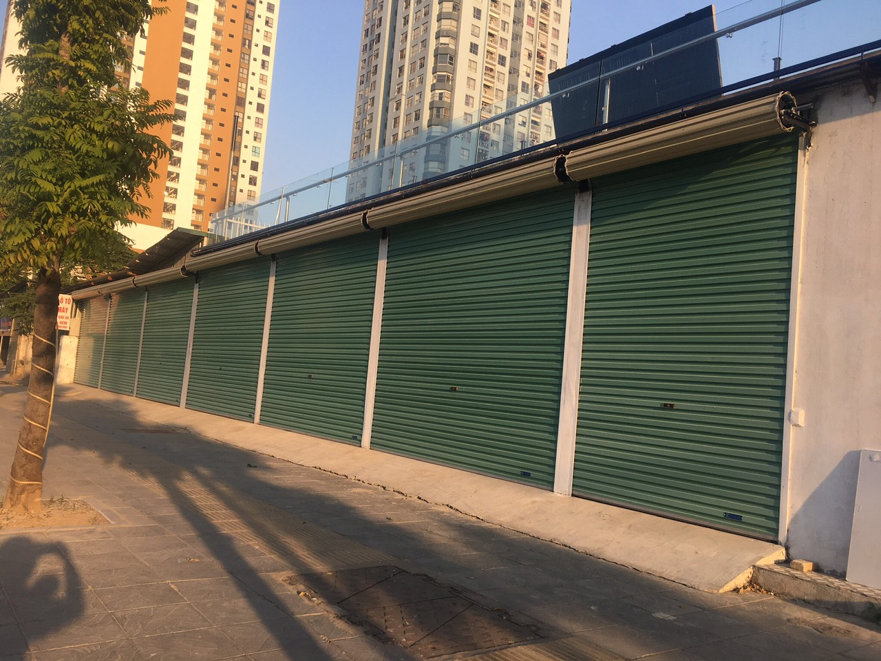 Cửa cuốn kéo tay – Giải pháp an toàn, tiện lợi cho nhà bạn