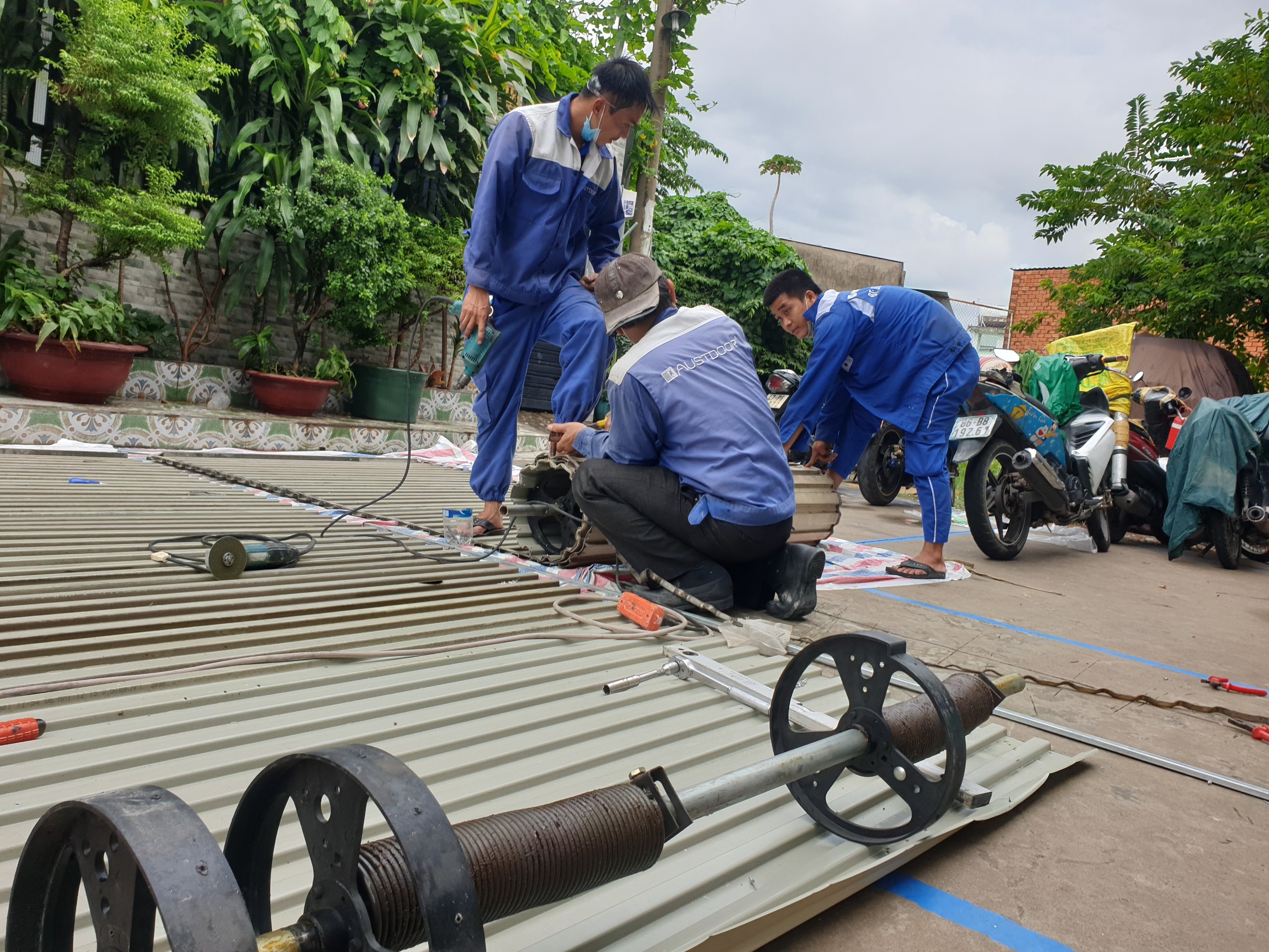 Dịch vụ Sửa Cửa Cuốn AustDoor Uy Tín Tại Quận Tân Bình - SaoDoor