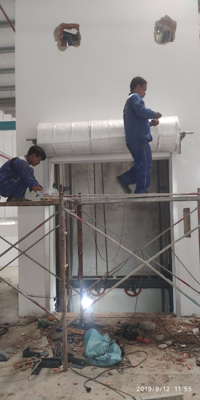 Lắp đặt cửa cuốn cho thang máy - Giải pháp tối ưu từ Austdoor để nâng cao an toàn và tiện ích