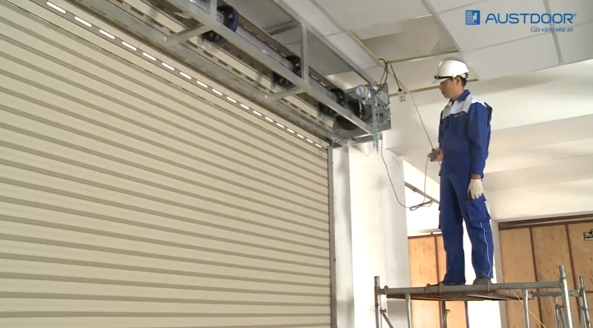 Sửa cửa cuốn AustDoor Huyện Bình Chánh SaoDoor - Giải pháp đáng tin cậy cho hệ thống cửa tự động của bạn