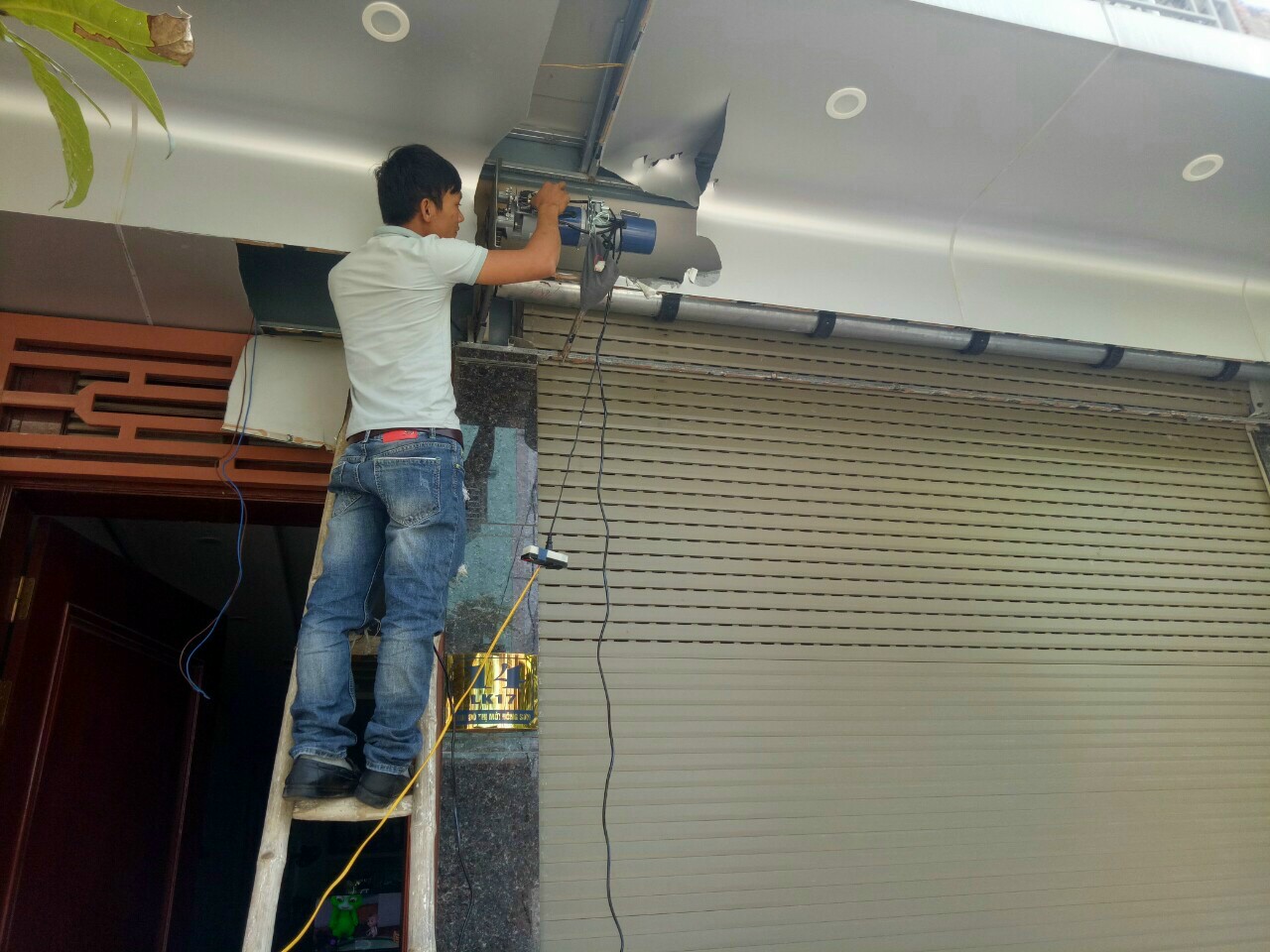 Sửa cửa cuốn AustDoor Huyện Cần Giờ SaoDoor - Dịch vụ tin cậy cho ngôi nhà của bạn