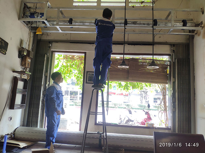 sua_chua_cua_cuon_austdoor_tai_quan_4_austdoor_asia_0