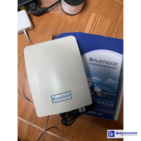 Hộp điều khiển cửa cuốn Austdoor 01 (1)