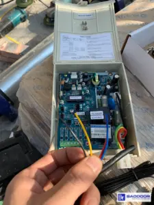 Hộp điều khiển cửa cuốn Austdoor Thuận An Bình Dương chính hãng an toàn 03