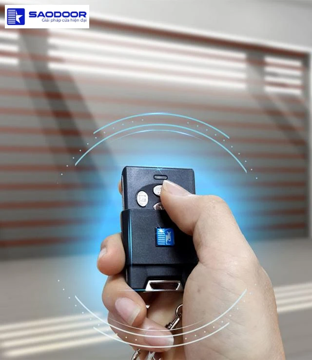 Remote điều khiển cửa cuốn từ xa phường Xóm Chiếu TP.HCM an toàn tiện lợi